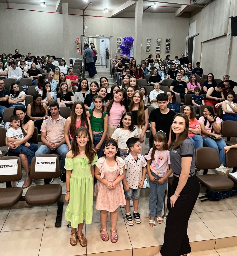 Entrega de certificados da escola You Can